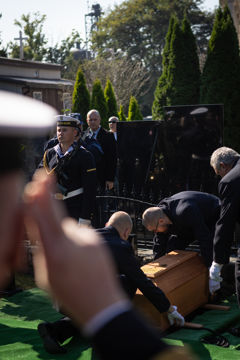 Uroczystości pogrzebowe szczątków śp. nieznanego Żołnierza Wojska Polskiego, poległego we wrześniu 1939 roku w obronie Kępy Oksywskiej – Kosakowo, 19 września 2024, fot. R. Jocher