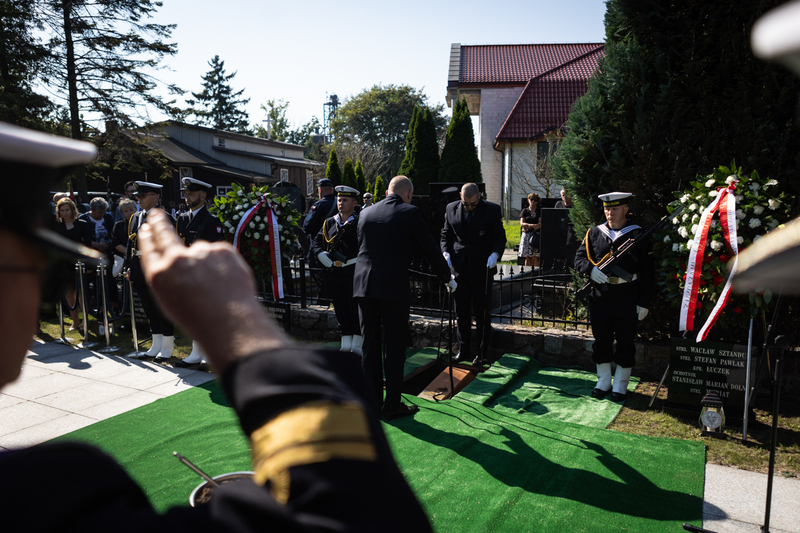 Uroczystości pogrzebowe szczątków śp. nieznanego Żołnierza Wojska Polskiego, poległego we wrześniu 1939 roku w obronie Kępy Oksywskiej – Kosakowo, 19 września 2024, fot. R. Jocher