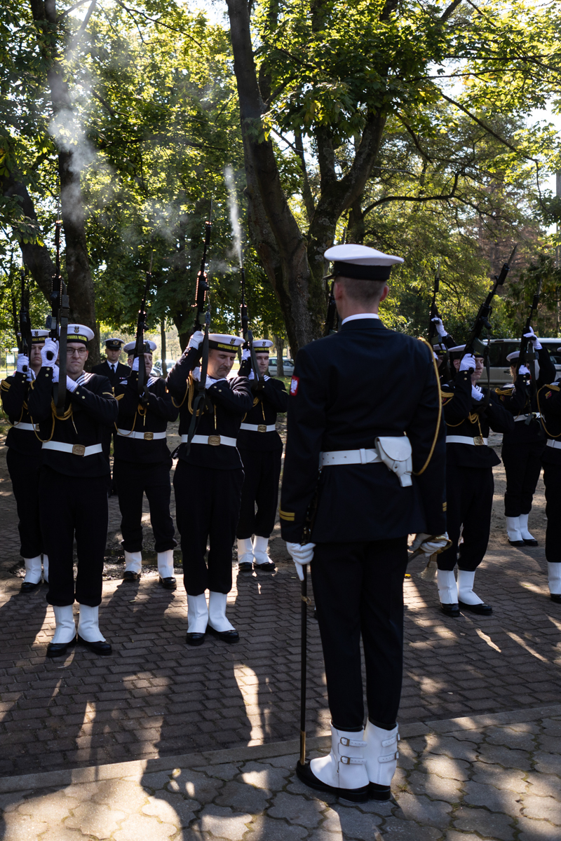 Uroczystości pogrzebowe szczątków śp. nieznanego Żołnierza Wojska Polskiego, poległego we wrześniu 1939 roku w obronie Kępy Oksywskiej – Kosakowo, 19 września 2024, fot. R. Jocher