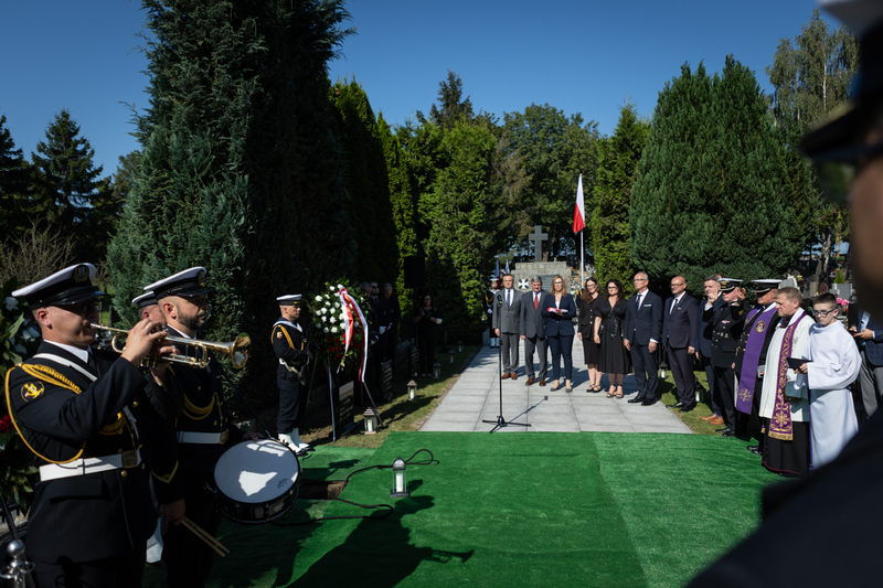 Uroczystości pogrzebowe szczątków śp. nieznanego Żołnierza Wojska Polskiego, poległego we wrześniu 1939 roku w obronie Kępy Oksywskiej – Kosakowo, 19 września 2024, fot. R. Jocher