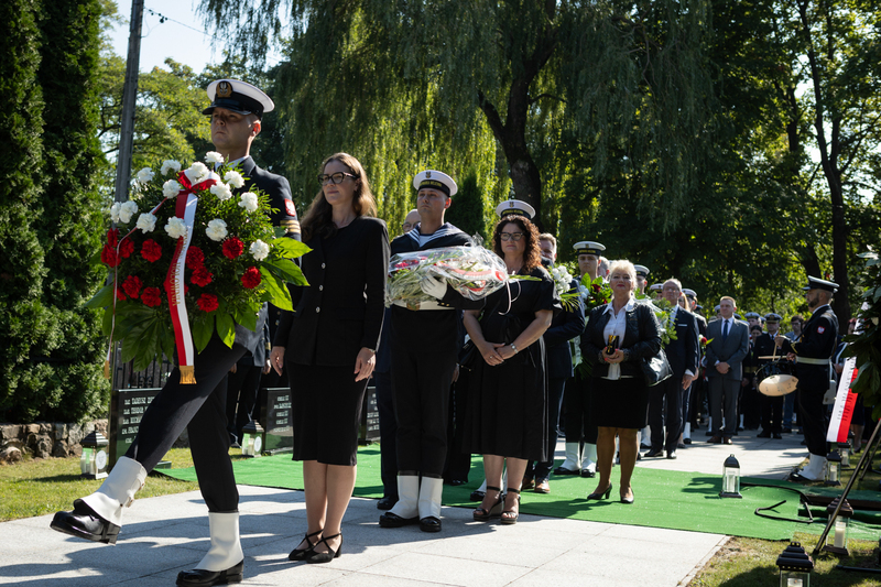Uroczystości pogrzebowe szczątków śp. nieznanego Żołnierza Wojska Polskiego, poległego we wrześniu 1939 roku w obronie Kępy Oksywskiej – Kosakowo, 19 września 2024, fot. R. Jocher