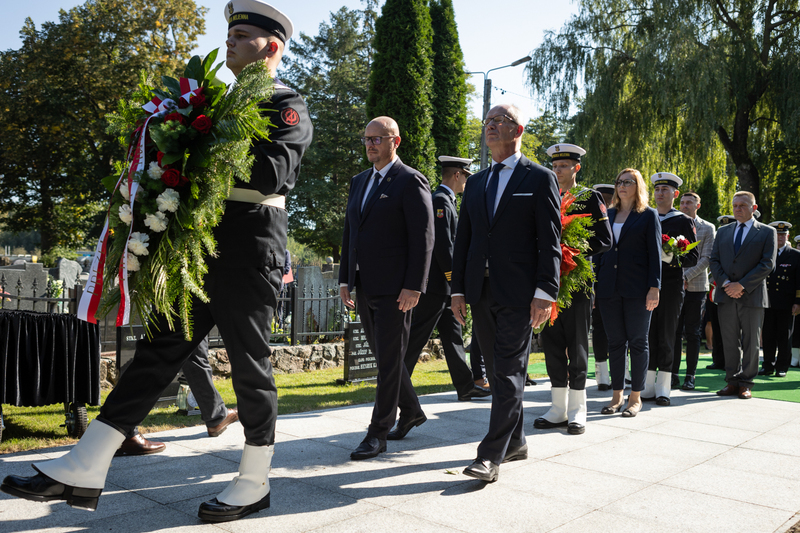 Uroczystości pogrzebowe szczątków śp. nieznanego Żołnierza Wojska Polskiego, poległego we wrześniu 1939 roku w obronie Kępy Oksywskiej – Kosakowo, 19 września 2024, fot. R. Jocher