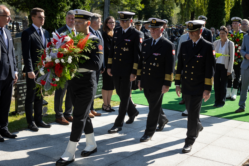 Uroczystości pogrzebowe szczątków śp. nieznanego Żołnierza Wojska Polskiego, poległego we wrześniu 1939 roku w obronie Kępy Oksywskiej – Kosakowo, 19 września 2024, fot. R. Jocher