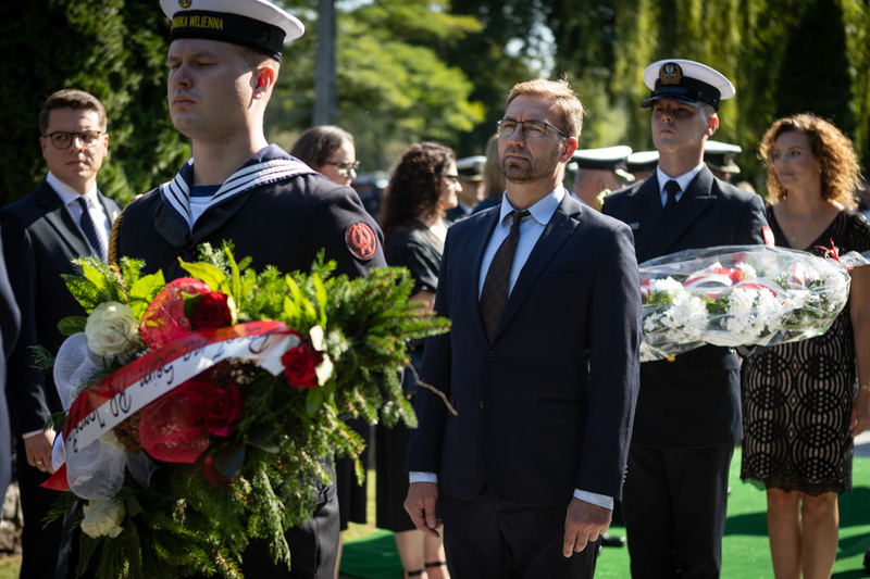 Uroczystości pogrzebowe szczątków śp. nieznanego Żołnierza Wojska Polskiego, poległego we wrześniu 1939 roku w obronie Kępy Oksywskiej – Kosakowo, 19 września 2024, fot. R. Jocher