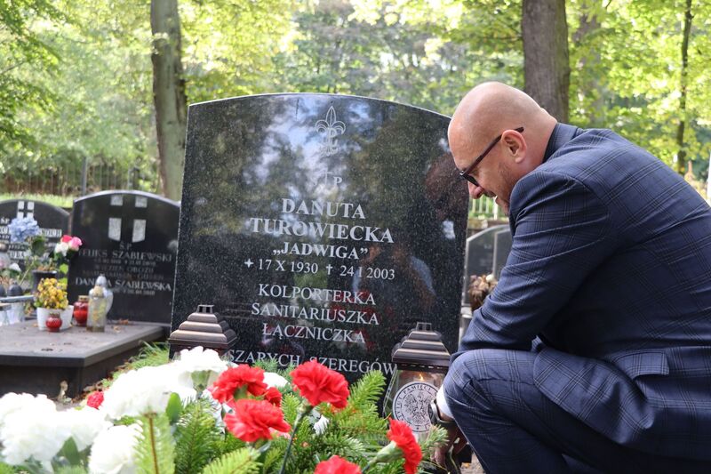 Uroczystość oddania hołdu harcerce Szarych Szeregów św. pamięci Danucie Turowieckiej