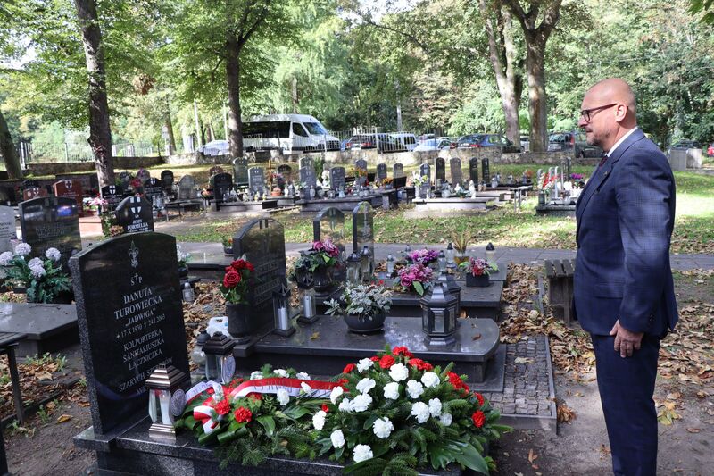 Uroczystość oddania hołdu harcerce Szarych Szeregów św. pamięci Danucie Turowieckiej