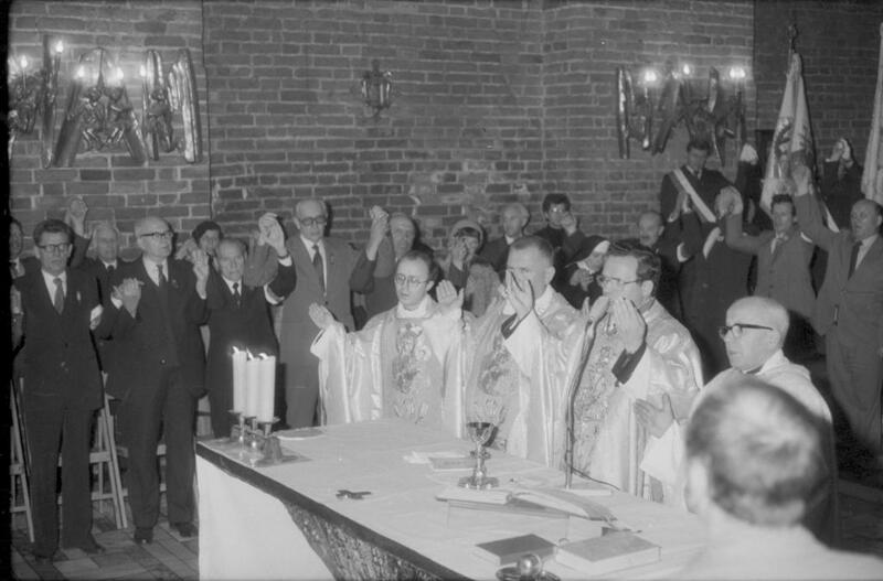 2.	Msza św. odprawiona z okazji rocznicy odzyskania przez Polskę niepodległości w kościele św. Brygidy w Gdańsku w dniu 11.11.1984 r., kolekcja: Paweł Glanert.