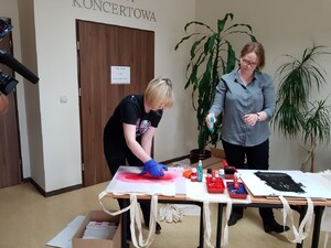 Katarzyna Underwood (L) i dr Barbara Męczykowska uczestniczyły w wydarzeniu z ramienia gdańskiego oddziału IPN.
