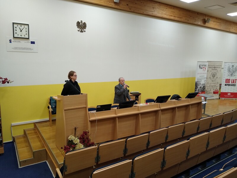 Dr Barbara Męczykowska (IPN Gdańsk) i Zenon Gajewski (prezes Stowarzyszenia Odnowy Chrześcijańskiej „Pamięć i Tożsamość”), który zapowiedział spotkanie