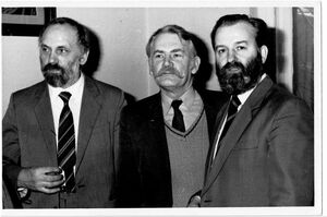 Jan Koziatek (pierwszy z lewej) z Tadeuszem Szczudłowskim (w środku) i Stefanem Jurczykiem (z prawej). Rok 1983