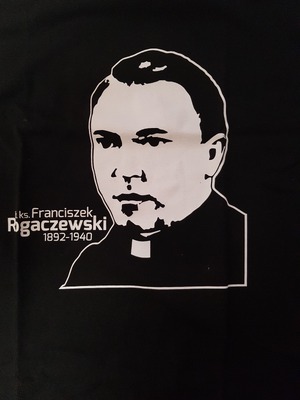 Koszulka z podobizną bł. ks. Franciszka Rogaczewskiego