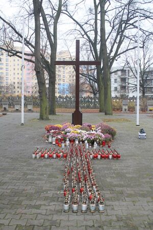 Oddziałowe Biuro Upamiętniania Walk i Męczeństwa IPN Gdańsk kontynuuje akcję czyszczenia nagrobków na Cmentarzu Ofiar Hitleryzmu na gdańskiej Zaspie