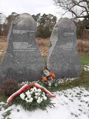 27 stycznia dyrektor IPN Gdańsk złożył  wiązankę kwiatów w toruńskiej Kaplicy Pamięci Polaków Ratujących Żydów w Sanktuarium św. Jana Pawła II i NMP Gwiazdy Nowej Ewangelizacji oraz w Parku Pamięci Narodowej. Następnie w Chorabiu oddał hołd kobietom żydowskim, ofiarom podobozu KL Stutthof Baukommando Weichsel (Ot Thorn) zamordowanym przez okupanta niemieckiego w okresie od września 1944 do stycznia 1945 roku.