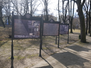 Przedstawiciele IPN Gdańsk na czele z naczelnikiem OBEN Krzysztofem Drażbą 22 marca na Cmentarzu Ofiar Hitleryzmu na gdańskiej Zaspie uczcili pamięć zamordowanych przez Niemców polskich działaczy z Wolnego Miasta Gdańska.