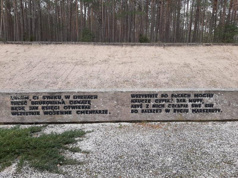 Mogiła w Mniszku – miejscu zbrodni niemieckich #5