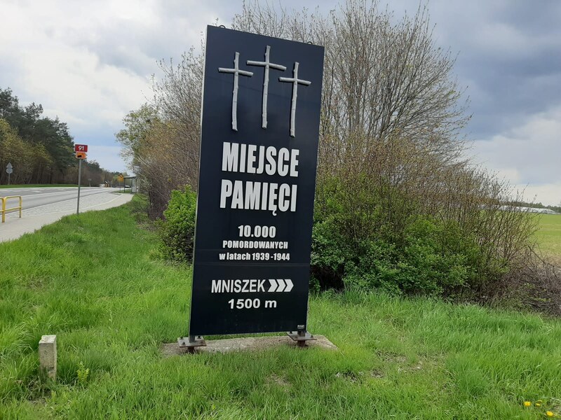 Mogiła w Mniszku – miejscu zbrodni niemieckich #6