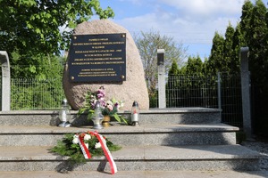Nowy pomnik w Iłowie (przy ul. Kochanowskiego) #6