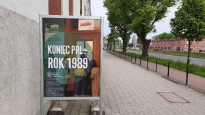 Wystawa przed budynkiem Oddziału IPN w Gdańsku (al. Grunwaldzka 216)