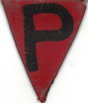 Naszywka z literą „P”, którą osoby narodowości polskiej były zmuszone nosić na terytorium III Rzeszy
