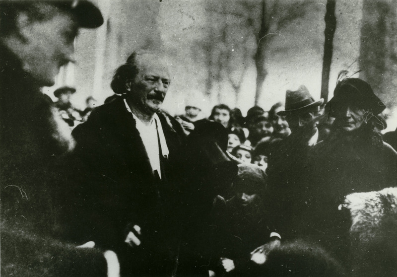 Powitanie Ignacego Paderewskiego i jego żony Heleny na dworcu w Poznaniu, 1918 r. (fot. AIPN)