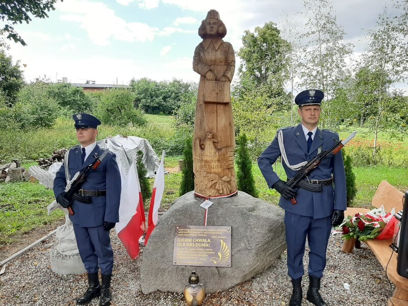 Pomnik Danuty Siedzikówny „Inki” w Waplewie Wielkim.