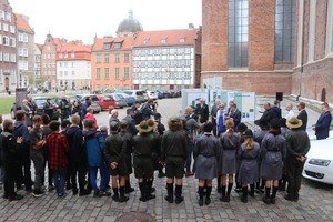 Wernisaż odbył się przy Bazylice Mariackiej w Gdańsku, gdzie w 2016 r. miały miejsce uroczystości pogrzebowe „Inki” i „Zagończyka”.