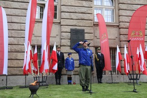 Uroczystości przy budynku Dyrekcji Kolei w Gdańsku
