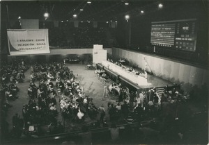 Fotografia przedstawiająca I Krajowy Zjazd Delegatów NSZZ „Solidarność” w Gdańsku we wrześniu 1981 r.