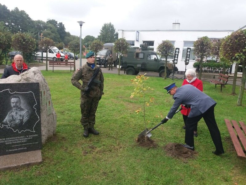 Posadzenie Dębu Pamięci w Tolkmicku