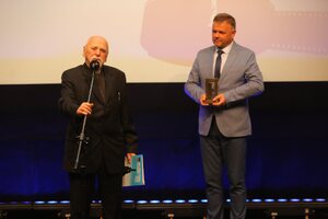 Podczas inauguracji Festiwalu Filmowego NNW 30 października nagrodę „Drzwi do wolności” otrzymał ojciec Bronisław Sroka. Fot. NNW