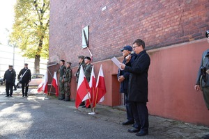 Uroczystość poprowadził Krzysztof Drażba, naczelnik Oddziałowego Biura Edukacji Narodowej IPN w Gdańsku.