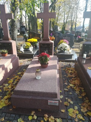 Grób Eugeniusza Śląskiego na cmentarzu parafialnym w Żukowie