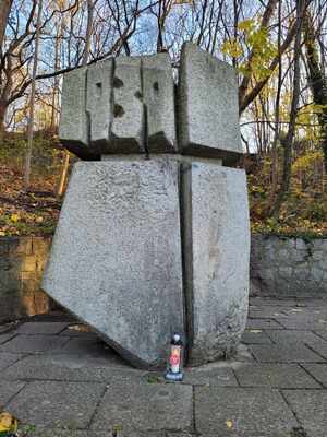 W Święto Niepodległości Państwa Polskiego, 11 listopada 1939 r., w Lasach Piaśnickich Niemcy zamordowali w zbiorowej egzekucji 314 wybitnych mieszkańców Wybrzeża Gdańskiego. OBUWiM IPN Gdańsk oddał im hołd