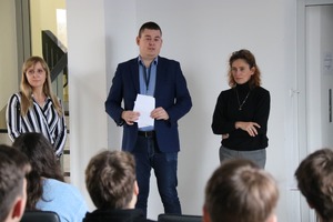 Anna Dymek (L), Artur Chomicz i Kamila Sachnowska zainaugurowali V edycję projektu w Oddziale IPN w Gdańsku