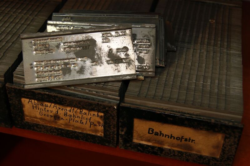 Kartoteka adresowa mieszkańców Tczewa z lat 1939-1945 mająca postać metalowych blaszek (IPN Gd 40)