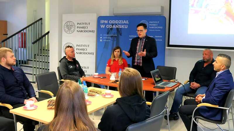 Dyrektor IPN Oddział w Gdańsku dr Paweł Warot spotkał się z Kadrą Narodową Kobiet Rugby 7 oraz innymi sportowcami – 3 lutego 2022