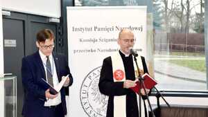 Dyrektor IPN Gdańsk dr Paweł Warot, Notariusz kurii diecezji bydgoskiej ks. Damian Pawlikowski