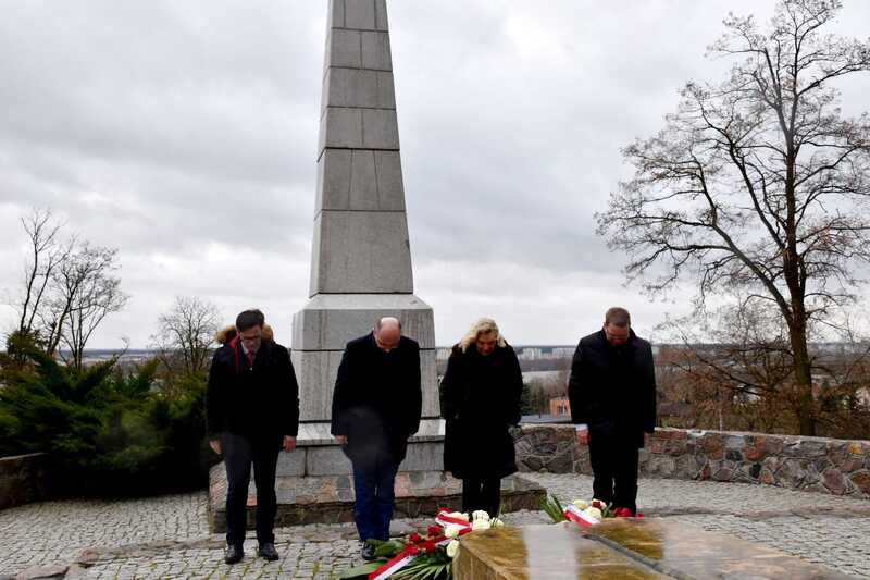Dyrektor IPN Gdańsk dr Paweł Warot, wiceprezes IPN, dr Mateusz Szpytma, Ambasador Anna Maria Anders, prof. Mirosław Golon