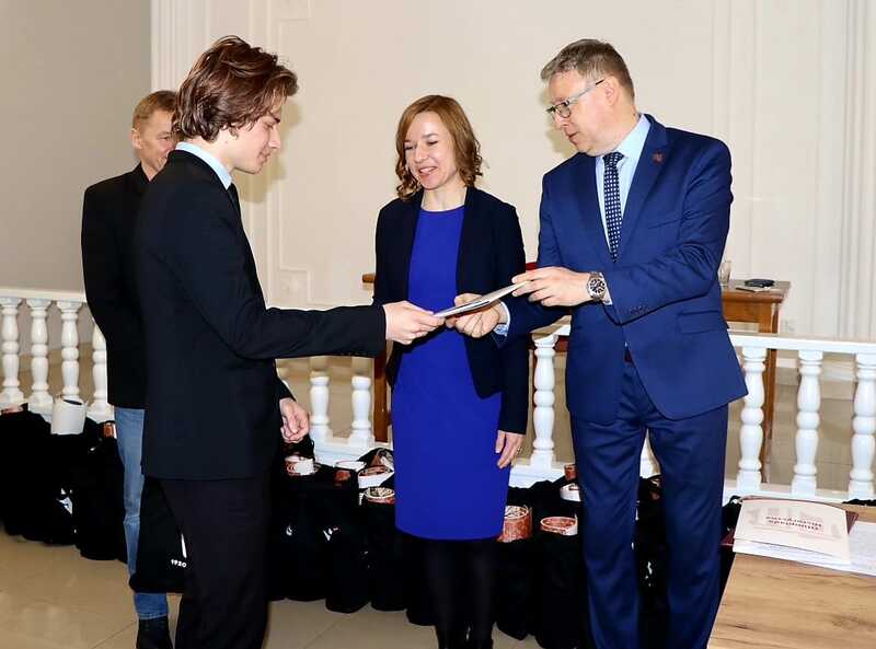 Uroczyste wręczenie nagród finalistom Olimpiady.