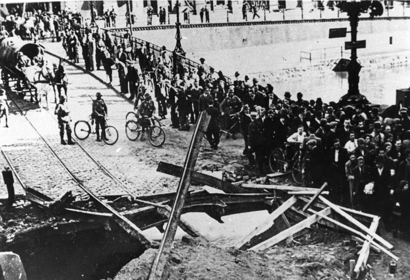 Zniszczony most w Bygoszczy, wrzesień 1939 roku (z zasobów Archiwum IPN)