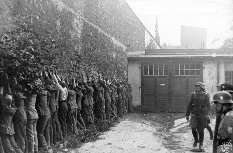 Aresztowani obrońcy Poczty Polskiej w Gdańsku.