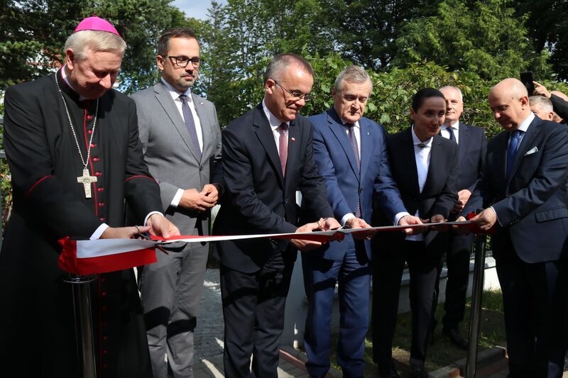 Uroczyste przecięcie wstęgi Muzeum Piaśnickiego