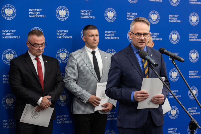 Podpisanie porozumienia o współpracy pomiędzy Instytutem Pamięci Narodowej Oddział w Gdańsku a pięcioma Regionami NSZZ „Solidarność” - Bydgoszcz, 17 maja 2024, fot. Arkadiusz Wojtasiewicz/IPN, Piotr Wiejak/IPN