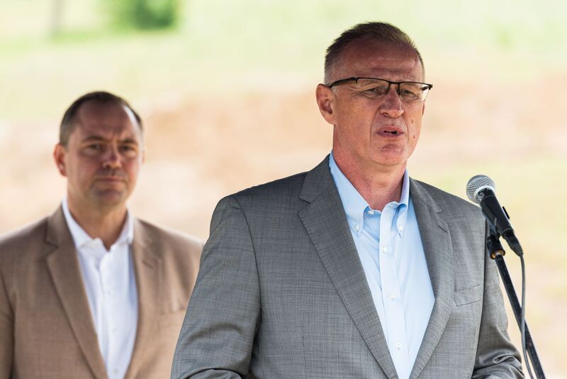 Niemiecka zbrodnia w Chojnicach – konferencja prasowa prezesa IPN dr. Karola Nawrockiego i dyrektora Głównej Komisji Ścigania Zbrodni przeciwko Narodowi Polskiemu zastępcy prokuratora generalnego prok. Andrzeja Pozorskiego – Chojnice, 23 maja 2024, fot. Michał Mieczkowski