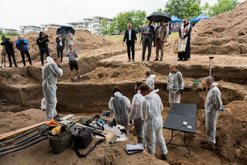 Niemiecka zbrodnia w Chojnicach – konferencja prasowa prezesa IPN dr. Karola Nawrockiego i dyrektora Głównej Komisji Ścigania Zbrodni przeciwko Narodowi Polskiemu zastępcy prokuratora generalnego prok. Andrzeja Pozorskiego – Chojnice, 23 maja 2024, fot. Michał Mieczkowski