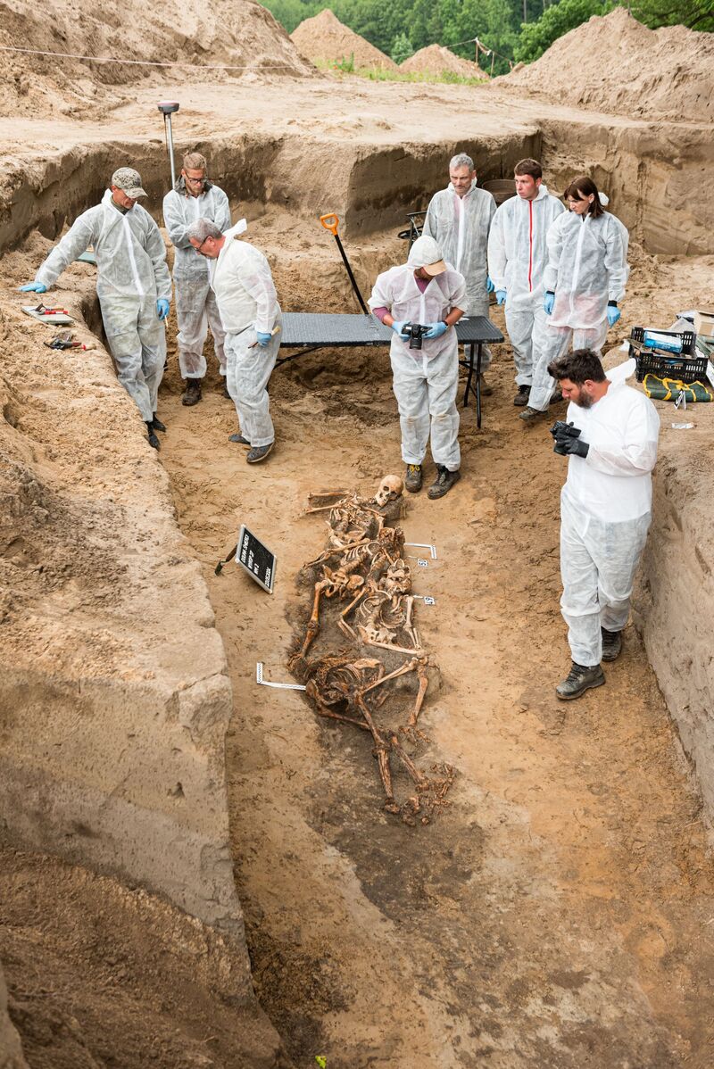Niemiecka zbrodnia w Chojnicach – konferencja prasowa prezesa IPN dr. Karola Nawrockiego i dyrektora Głównej Komisji Ścigania Zbrodni przeciwko Narodowi Polskiemu zastępcy prokuratora generalnego prok. Andrzeja Pozorskiego – Chojnice, 23 maja 2024, fot. Michał Mieczkowski