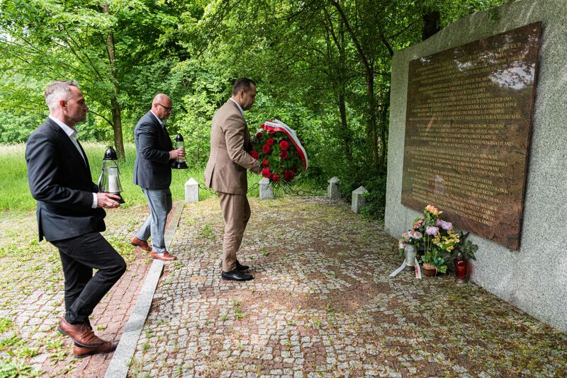 Niemiecka zbrodnia w Chojnicach – konferencja prasowa prezesa IPN dr. Karola Nawrockiego i dyrektora Głównej Komisji Ścigania Zbrodni przeciwko Narodowi Polskiemu zastępcy prokuratora generalnego prok. Andrzeja Pozorskiego – Chojnice, 23 maja 2024, fot. Michał Mieczkowski