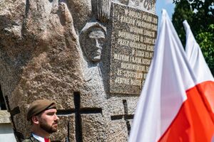 Pomnik Ofiar Wołynia w Lublinie podczas uroczystości upamiętniających ofiary zbrodni wołyńskiej. Fot. Dawid Florczak/IPN Lublin