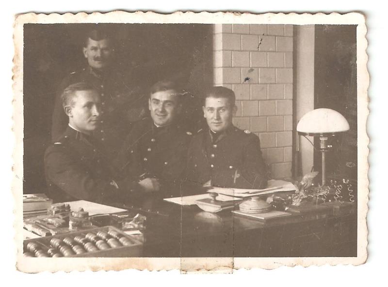 Marian Wiewiórkowski na poczcie – ze zbiorów wnuczki Dominiki Pawlikowskiej